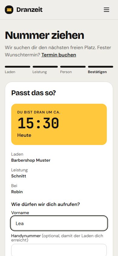 Auf dem Handy: Vorname eintragen, dann „Nummer ziehen“.